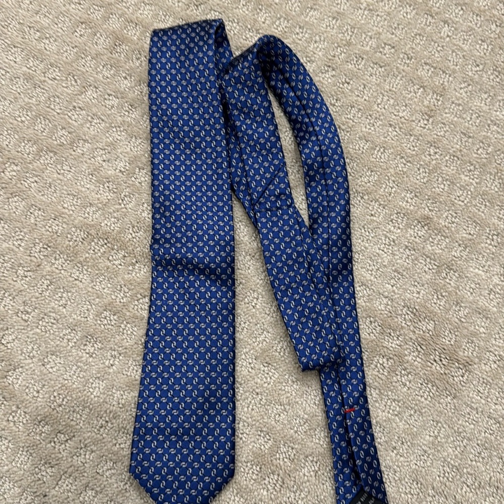 Saks tie beautiful blue with print. Smoke and pet free home. Excellent condition